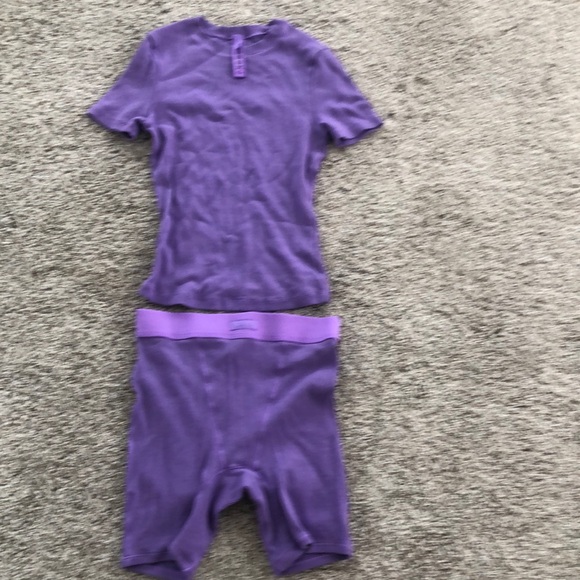 SKIMS - Picture 1 of 4